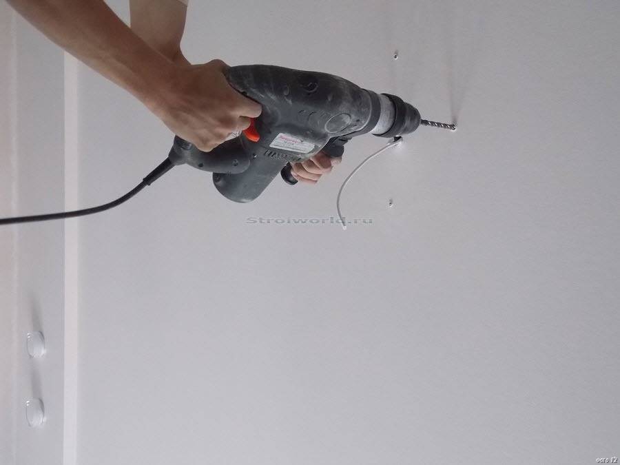 Отверстие в натяжном потолке — как сделать прокол полотна под люстру