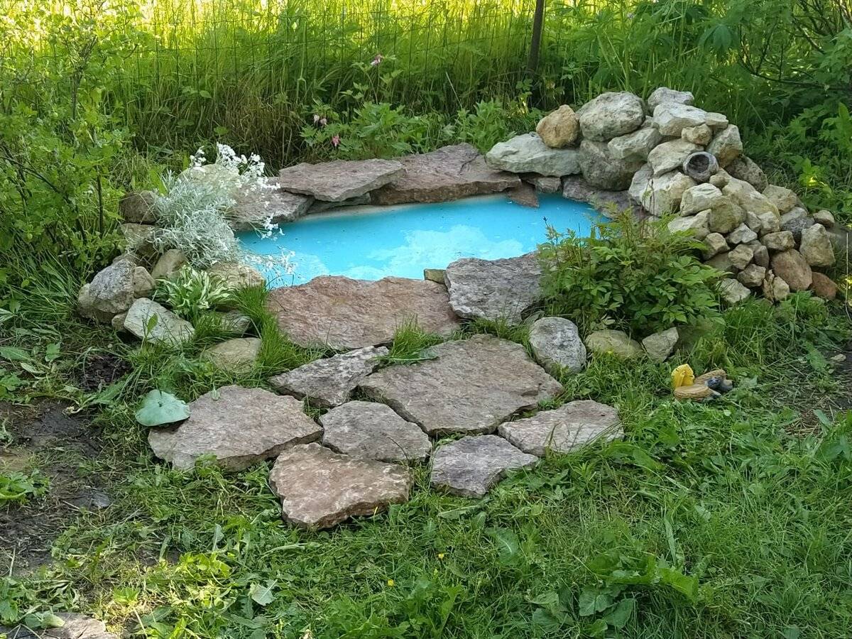 Что можно сделать из старой ванны на даче: оригинальная клумба, маленький пруд, уютный диван (37 фото) - decorwind
