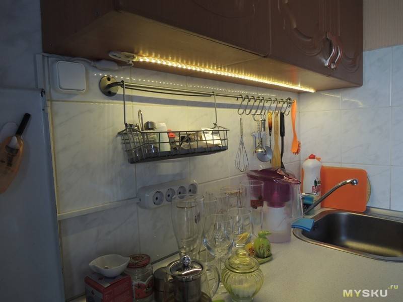 Светодиодная лента на кухню под шкафы своими руками: монтаж