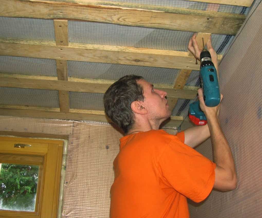 Как подшить потолок фанерой: рекомендации