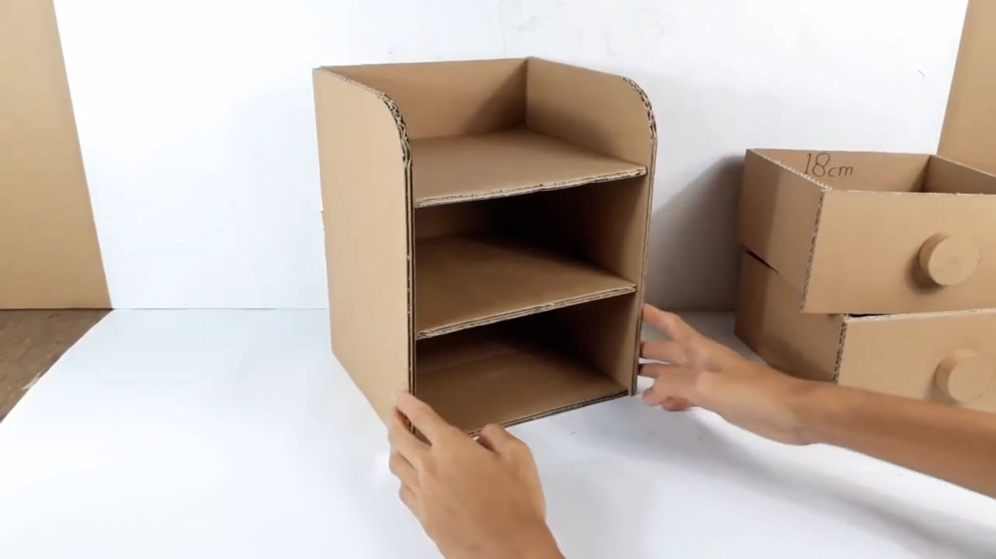 Мастер-класс декупаж моделирование конструирование комодик из картона гуашь картон гофрированный клей коробки краска салфетки скотч